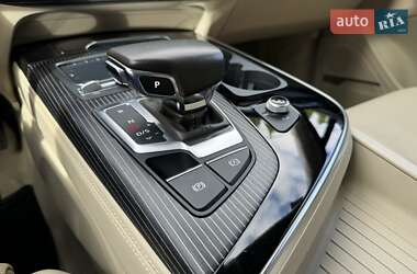 Позашляховик / Кросовер Audi Q7 2017 в 