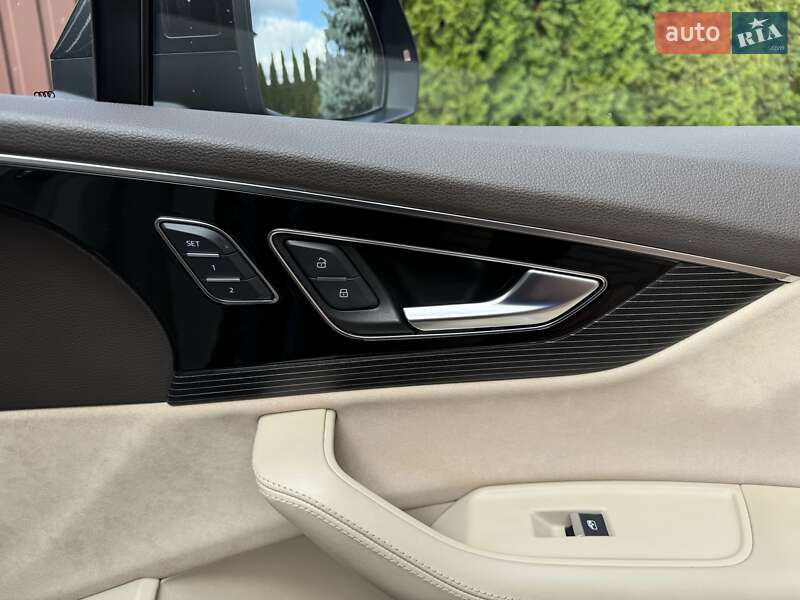 Позашляховик / Кросовер Audi Q7 2017 в Києві