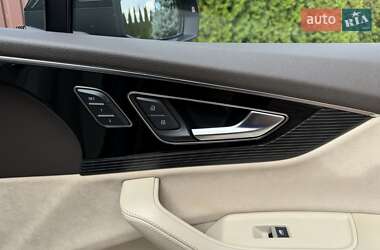 Позашляховик / Кросовер Audi Q7 2017 в 