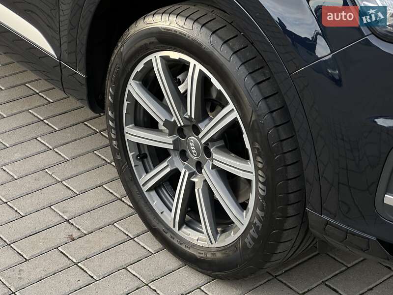 Позашляховик / Кросовер Audi Q7 2017 в Мукачевому