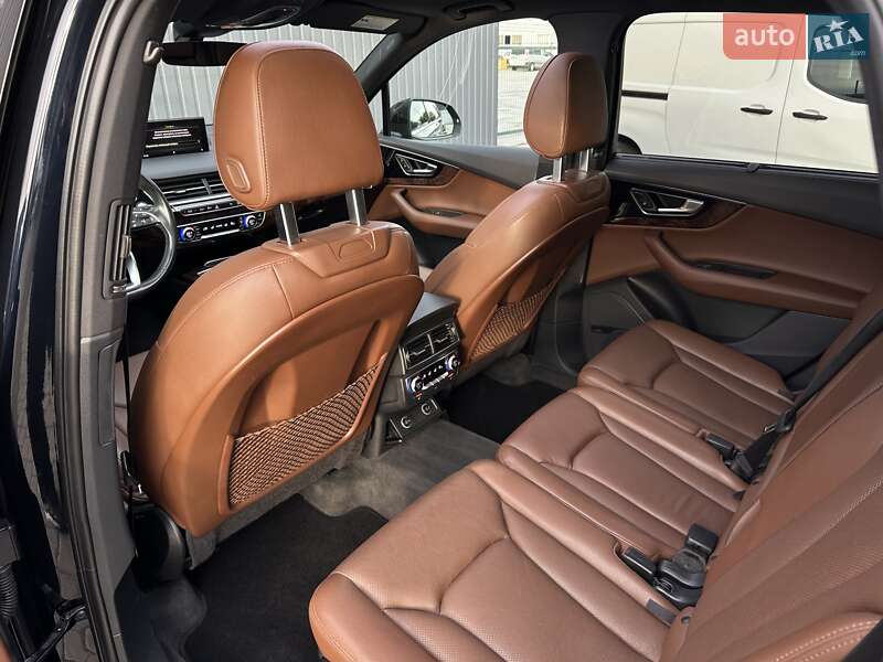 Позашляховик / Кросовер Audi Q7 2017 в Мукачевому
