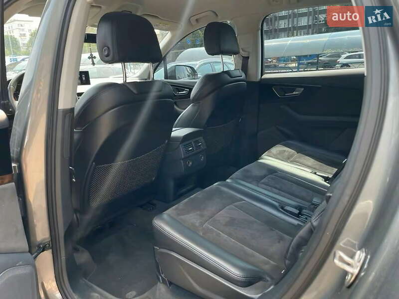 Позашляховик / Кросовер Audi Q7 2015 в Києві