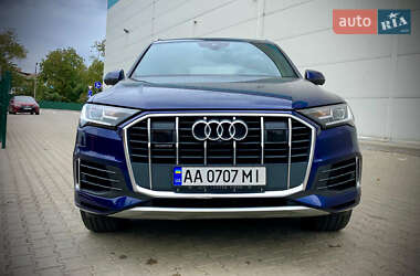 Позашляховик / Кросовер Audi Q7 2020 в 