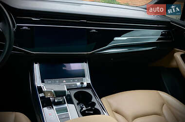 Позашляховик / Кросовер Audi Q7 2020 в 