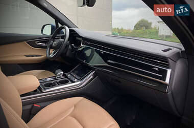 Позашляховик / Кросовер Audi Q7 2020 в 
