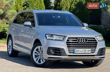 Внедорожник / Кроссовер Audi Q7 2017 в 