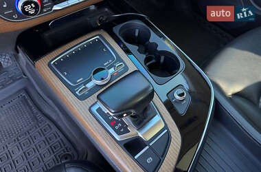 Внедорожник / Кроссовер Audi Q7 2017 в 