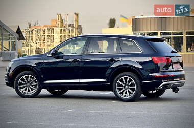 Позашляховик / Кросовер Audi Q7 2018 в  фото 11 Позашляховик / Кросовер Audi Q7 2018 в