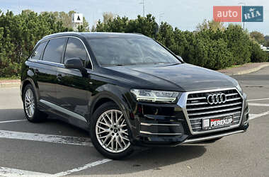Внедорожник / Кроссовер Audi Q7 2018 в 