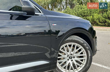 Внедорожник / Кроссовер Audi Q7 2018 в 