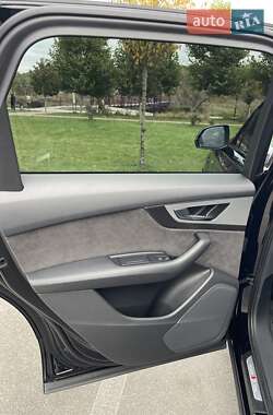 Позашляховик / Кросовер Audi Q7 2017 в  фото 22 Позашляховик / Кросовер Audi Q7 2017 в