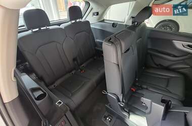 Позашляховик / Кросовер Audi Q7 2025 в 