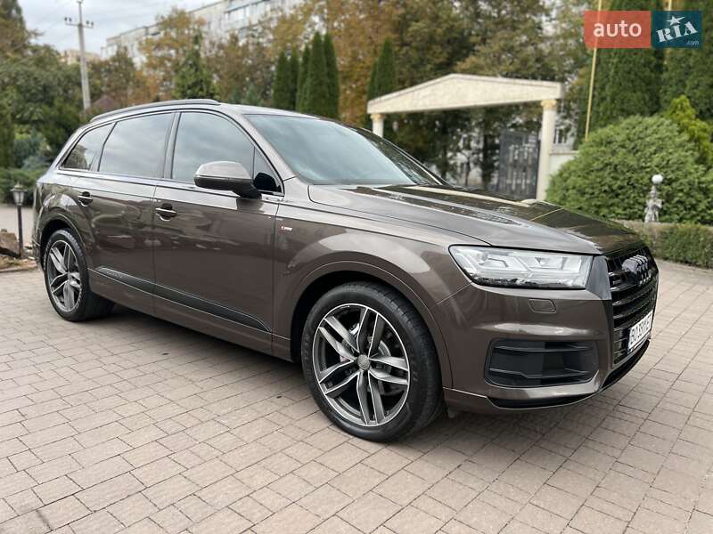 Внедорожник / Кроссовер Audi Q7 2015 в Хмельницком