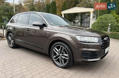 Позашляховик / Кросовер Audi Q7 2015 в 