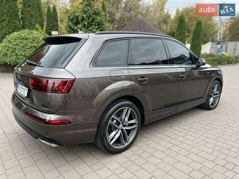 Внедорожник / Кроссовер Audi Q7 2015 в Хмельницком