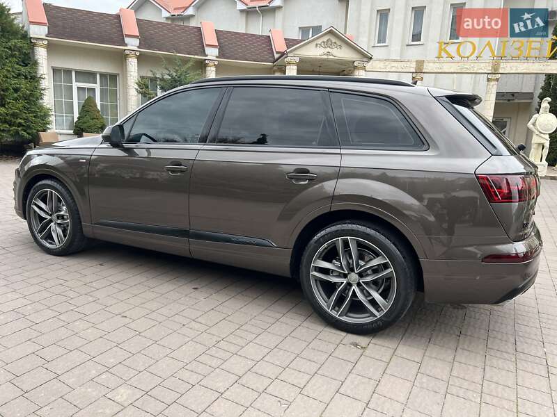 Внедорожник / Кроссовер Audi Q7 2015 в Хмельницком