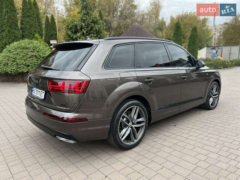 Внедорожник / Кроссовер Audi Q7 2015 в Хмельницком
