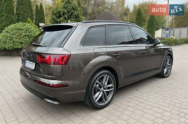 Позашляховик / Кросовер Audi Q7 2015 в 