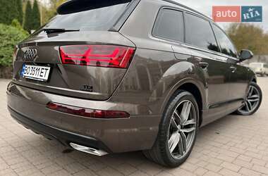 Позашляховик / Кросовер Audi Q7 2015 в 