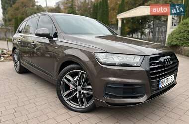 Позашляховик / Кросовер Audi Q7 2015 в 