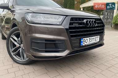 Позашляховик / Кросовер Audi Q7 2015 в 