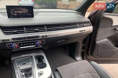 Позашляховик / Кросовер Audi Q7 2015 в 