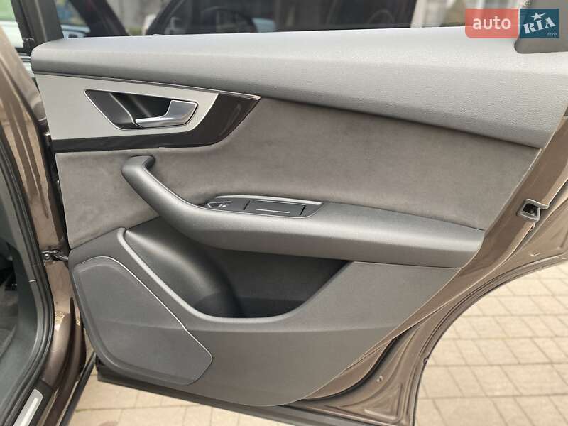 Внедорожник / Кроссовер Audi Q7 2015 в Хмельницком