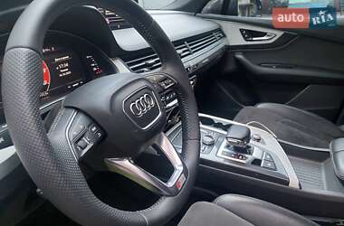 Позашляховик / Кросовер Audi Q7 2015 в 
