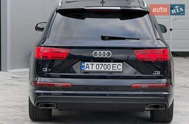 Внедорожник / Кроссовер Audi Q7 2016 в 