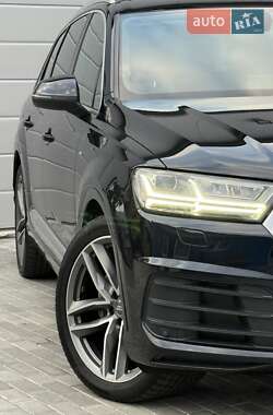 Внедорожник / Кроссовер Audi Q7 2016 в 