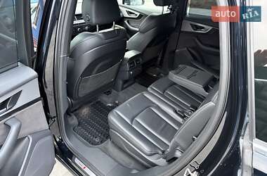 Внедорожник / Кроссовер Audi Q7 2016 в 