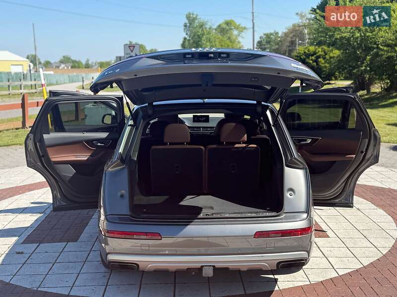 Позашляховик / Кросовер Audi Q7 2016 в Києві