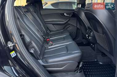 Позашляховик / Кросовер Audi Q7 2017 в 