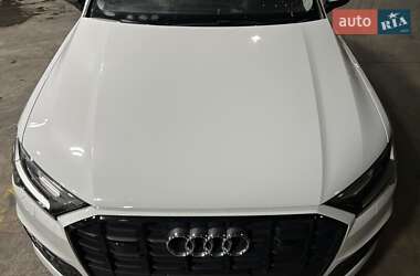 Позашляховик / Кросовер Audi Q7 2020 в 