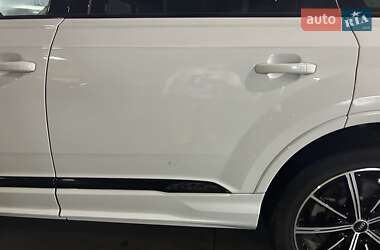 Позашляховик / Кросовер Audi Q7 2020 в 