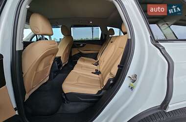 Позашляховик / Кросовер Audi Q7 2020 в 