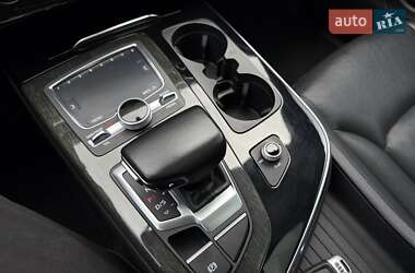 Позашляховик / Кросовер Audi Q7 2017 в  фото 44 Позашляховик / Кросовер Audi Q7 2017 в