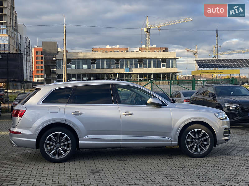 Позашляховик / Кросовер Audi Q7 2015 в Луцьку