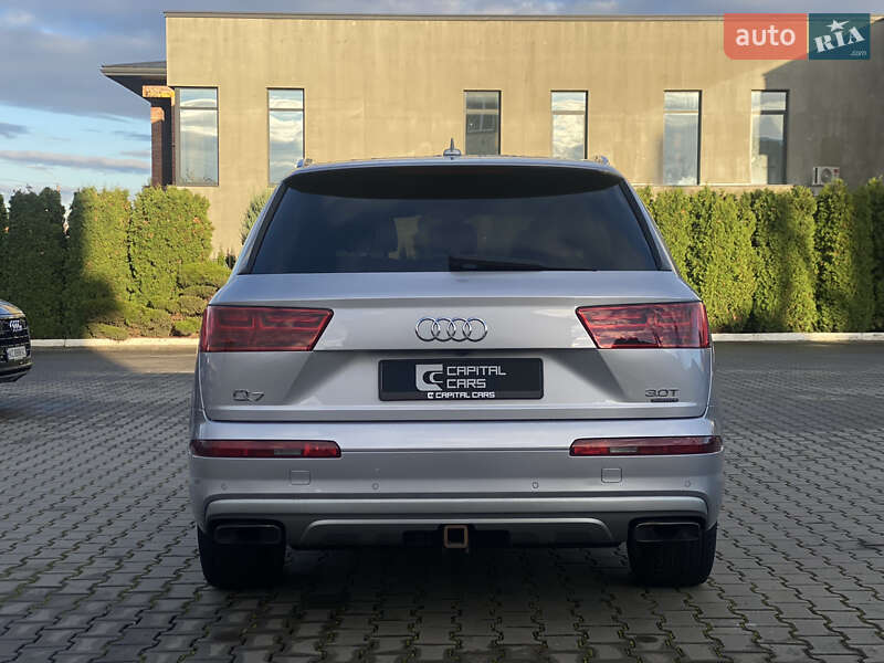 Позашляховик / Кросовер Audi Q7 2015 в Луцьку