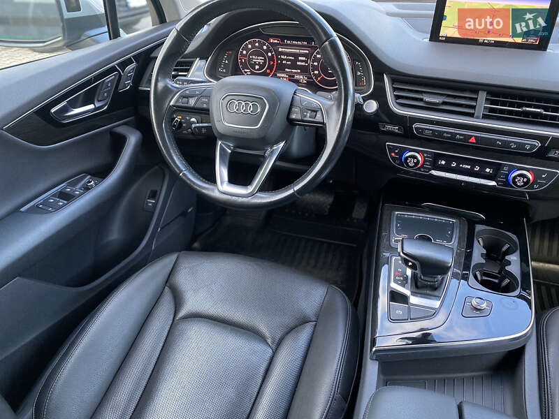 Позашляховик / Кросовер Audi Q7 2015 в Луцьку