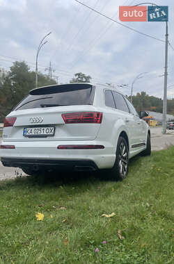 Внедорожник / Кроссовер Audi Q7 2018 в 