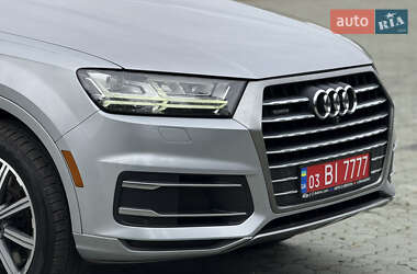 Позашляховик / Кросовер Audi Q7 2019 в 