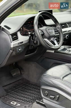Позашляховик / Кросовер Audi Q7 2019 в 