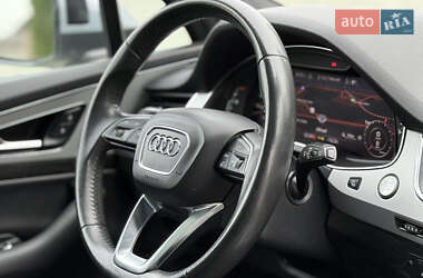 Позашляховик / Кросовер Audi Q7 2019 в 