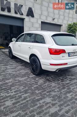 Позашляховик / Кросовер Audi Q7 2013 в  фото 12 Позашляховик / Кросовер Audi Q7 2013 в