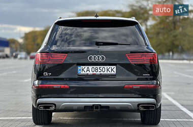 Позашляховик / Кросовер Audi Q7 2017 в  фото 17 Позашляховик / Кросовер Audi Q7 2017 в