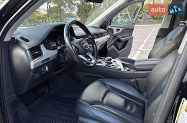 Позашляховик / Кросовер Audi Q7 2017 в  фото 46 Позашляховик / Кросовер Audi Q7 2017 в