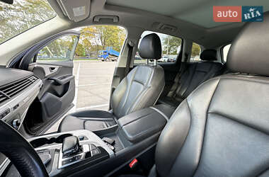 Позашляховик / Кросовер Audi Q7 2017 в  фото 48 Позашляховик / Кросовер Audi Q7 2017 в