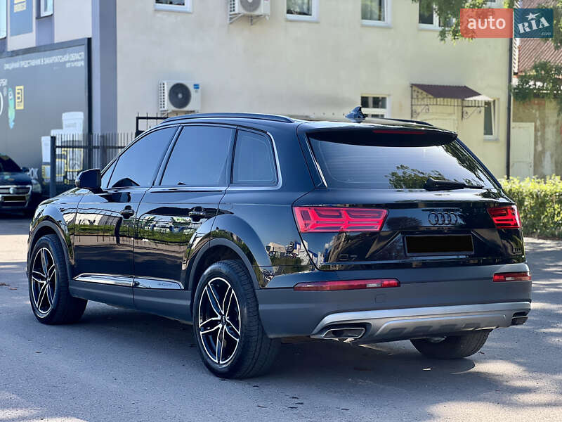 Внедорожник / Кроссовер Audi Q7 2015 в Хусте