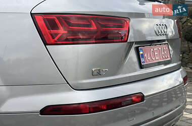 Позашляховик / Кросовер Audi Q7 2015 в  фото 49 Позашляховик / Кросовер Audi Q7 2015 в